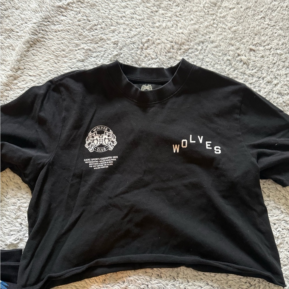 DARC SPORT Black Wolves Graphic Crop Top